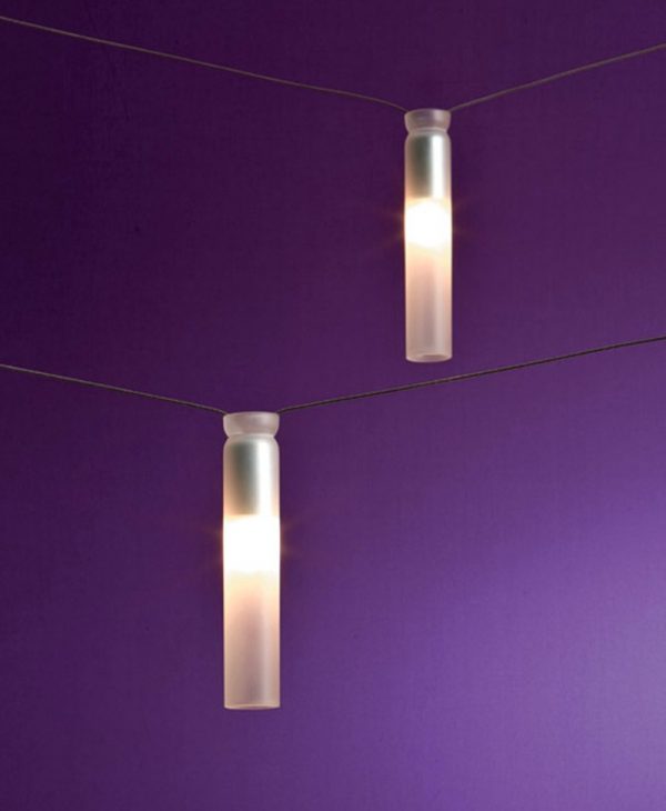 Album Sigaro: lampadario sospensione soffitto led da Vegliolux, un marchio del gruppo Idrocentro, gli specialisti di illuminazione e elettroforniture. Acquista nei nostri punti vendita di Piemonte, Liguria, Lombardia e Valle d'Aosta