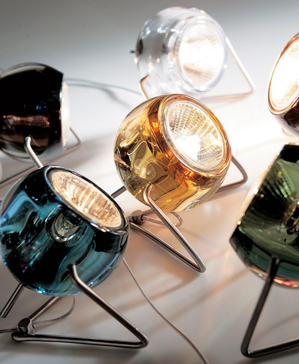 Fabbian Beluga Colour D57 B03: lampada da tavolo da Vegliolux, un marchio del gruppo Idrocentro, gli specialisti di illuminazione e elettroforniture. Acquista nei nostri punti vendita di Piemonte, Liguria, Lombardia e Valle d'Aosta