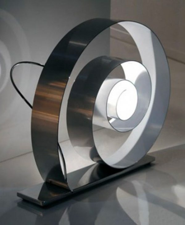 Knikerborker Spirale: lampada da tavolo da Vegliolux, un marchio del gruppo Idrocentro, gli specialisti di illuminazione e elettroforniture. Acquista nei nostri punti vendita di Piemonte, Liguria, Lombardia e Valle d'Aosta