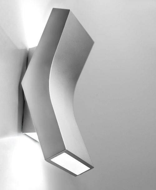 Leds C4 Bend: applique parete led da Vegliolux, un marchio del gruppo Idrocentro, gli specialisti di illuminazione e elettroforniture. Acquista nei nostri punti vendita di Piemonte, Liguria, Lombardia e Valle d'Aosta