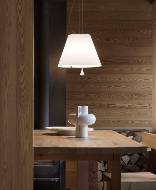 Luceplan Costanza: lampadario sospensione soffitto da Vegliolux, un marchio del gruppo Idrocentro, gli specialisti di illuminazione e elettroforniture. Acquista nei nostri punti vendita di Piemonte, Liguria, Lombardia e Valle d'Aosta