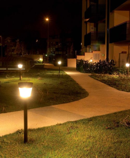 Mareco Chone Solar: luce da esterno da Vegliolux, un marchio del gruppo Idrocentro, gli specialisti di illuminazione e elettroforniture. Acquista nei nostri punti vendita di Piemonte, Liguria, Lombardia e Valle d'Aosta