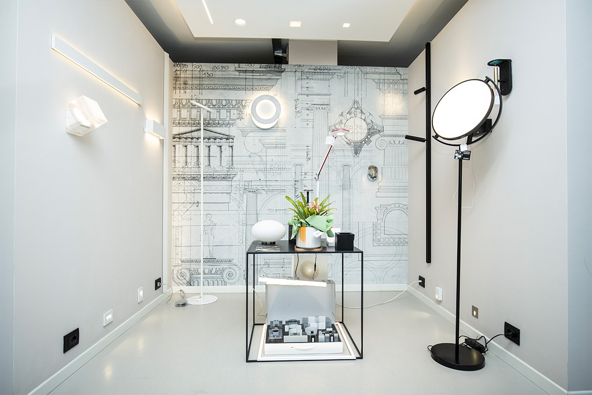 Piantane, illuminazione e corpi luminosi: tutto il necessario per l'illuminazione Torino, tutto da Veglio Aldo