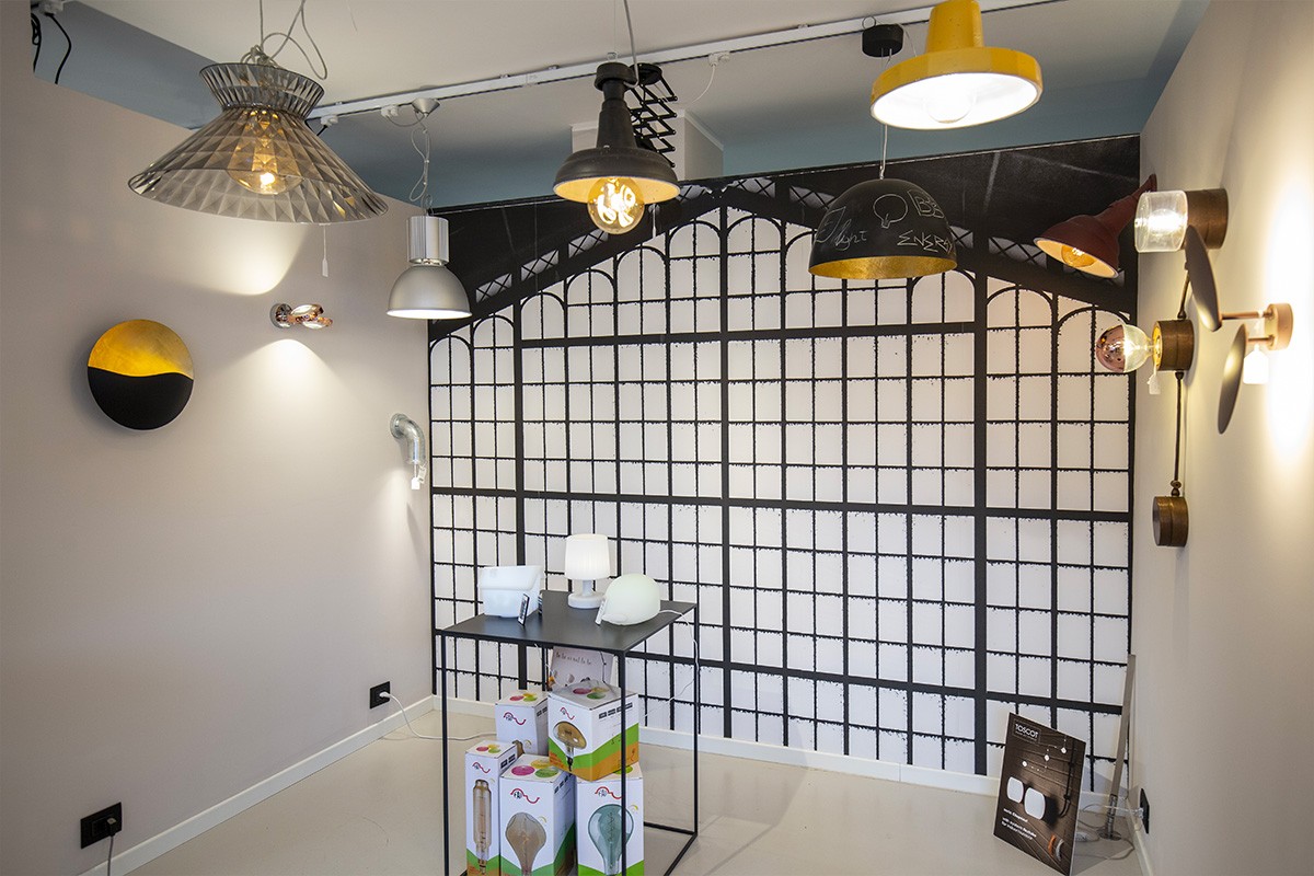 Lo showroom di Corso Sommeiller è la boutique dell'illuminazione Torino. Una piccola perla creata da Vegliolux, un marchio del gruppo Idrocentro