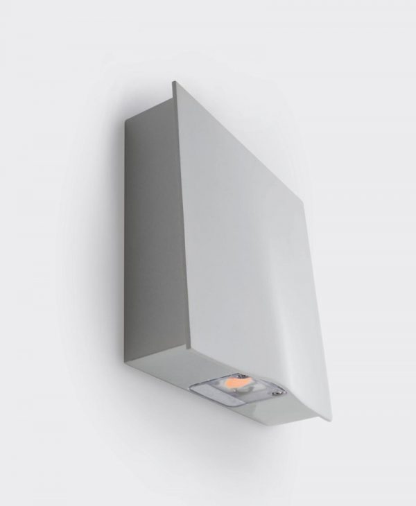 Ivela Balti 150: lampada da parete Torino nei punti vendita di Vegliolux, un marchio del gruppo Idrocentro