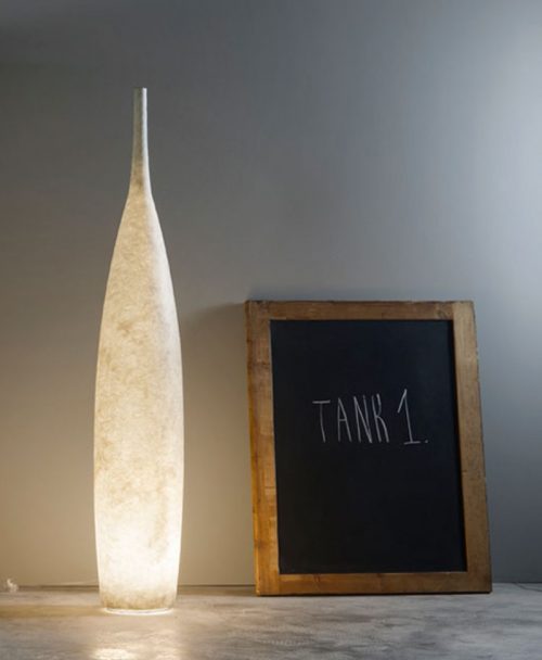 In-es.Artdesign Tank 1: lampada da terra Torino nei punti vendita di Vegliolux, un marchio del gruppo Idrocentro