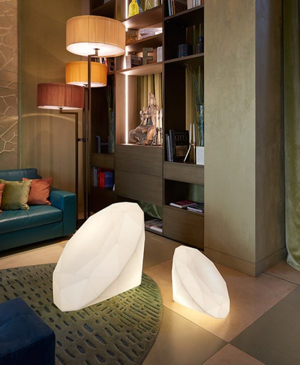 Slide Bijoux: lampada da pavimento Piemonte, Liguria nei punti vendita di Vegliolux, un marchio del gruppo Idrocentro
