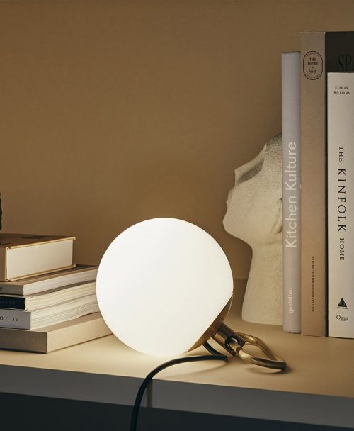 Artemide nh1217: lampadario tavolo da Vegliolux, un marchio del gruppo Idrocentro, gli specialisti di illuminazione e elettroforniture. Acquista nei nostri punti vendita di Piemonte, Liguria, Lombardia e Valle d'Aosta