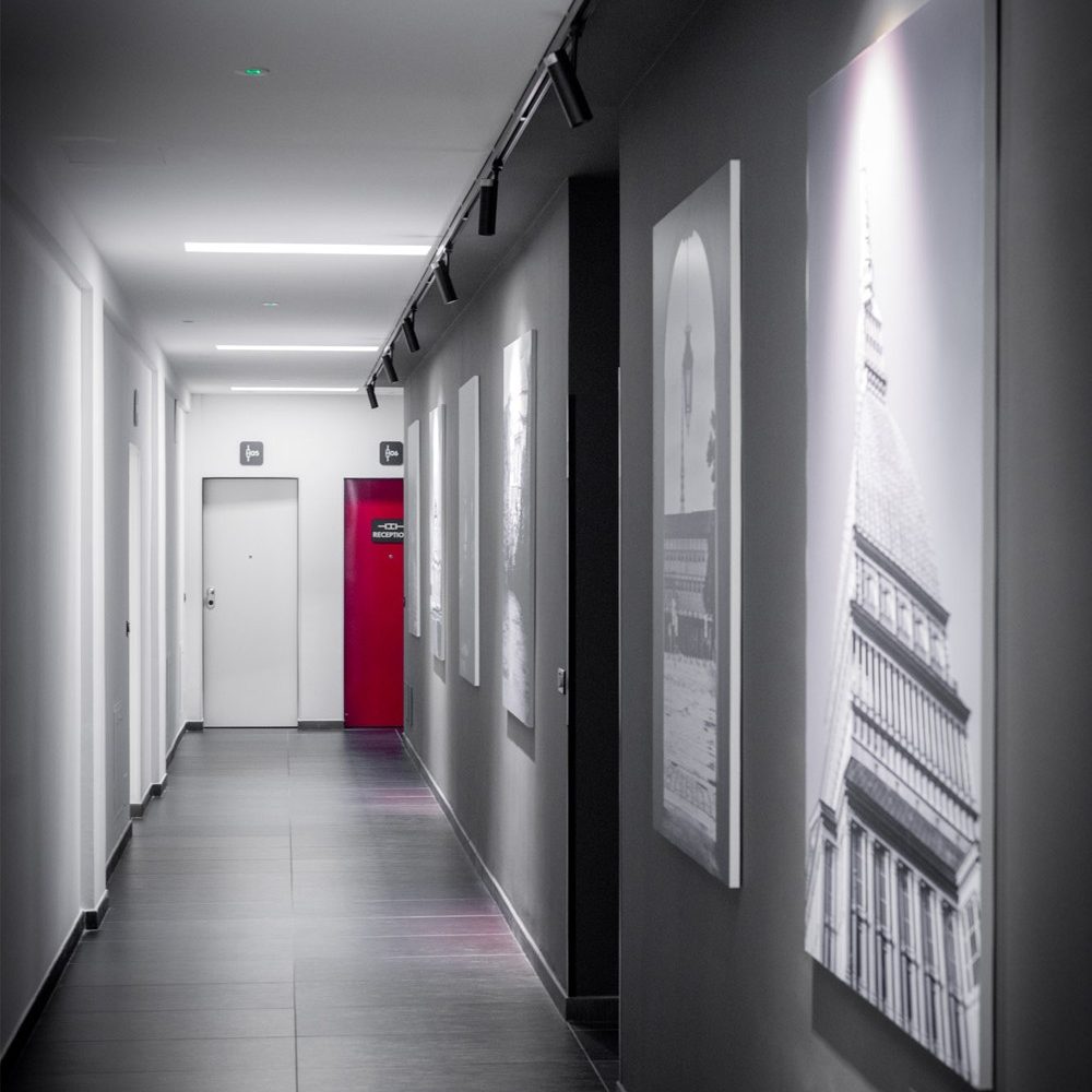 vegliolux Turin Home Town apartment: illuminato da Pan, Linealight e Bot Lighting 9